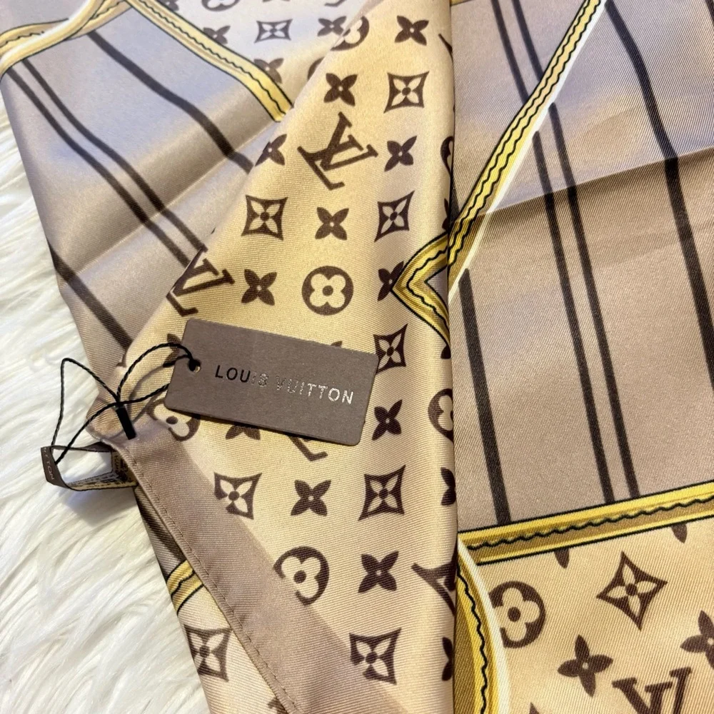 My Neverfull Shawl 35x35 inch luxury vibes Silky scarf LOUIS VUlTTON‼️LAST ONE